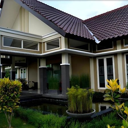 Wonua Monapa Hotel Resort Kendari Bagian luar foto
