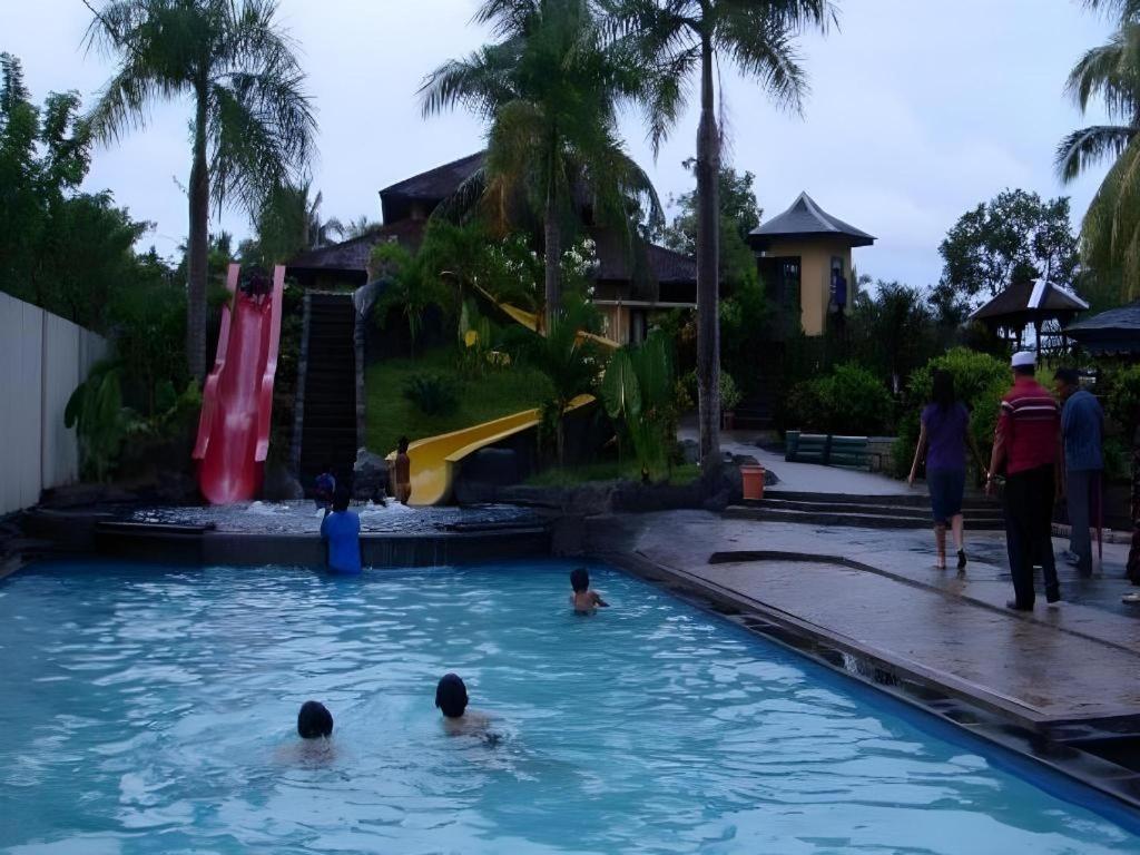 Wonua Monapa Hotel Resort Kendari Bagian luar foto