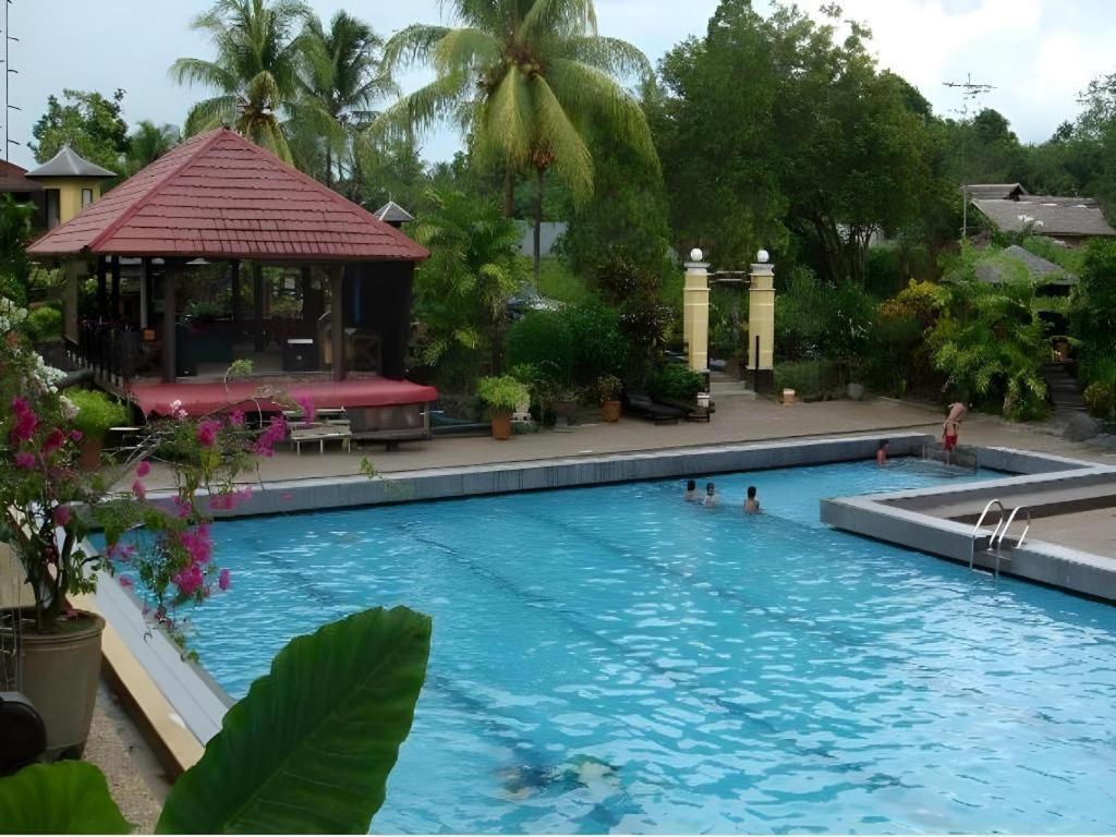 Wonua Monapa Hotel Resort Kendari Bagian luar foto