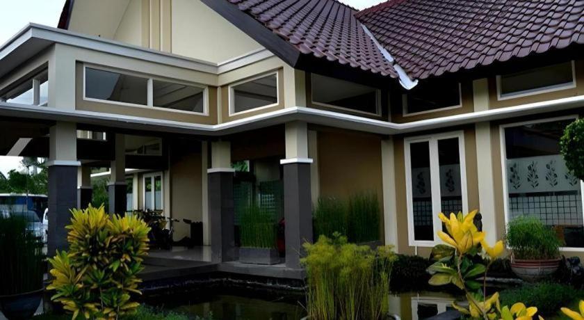 Wonua Monapa Hotel Resort Kendari Bagian luar foto