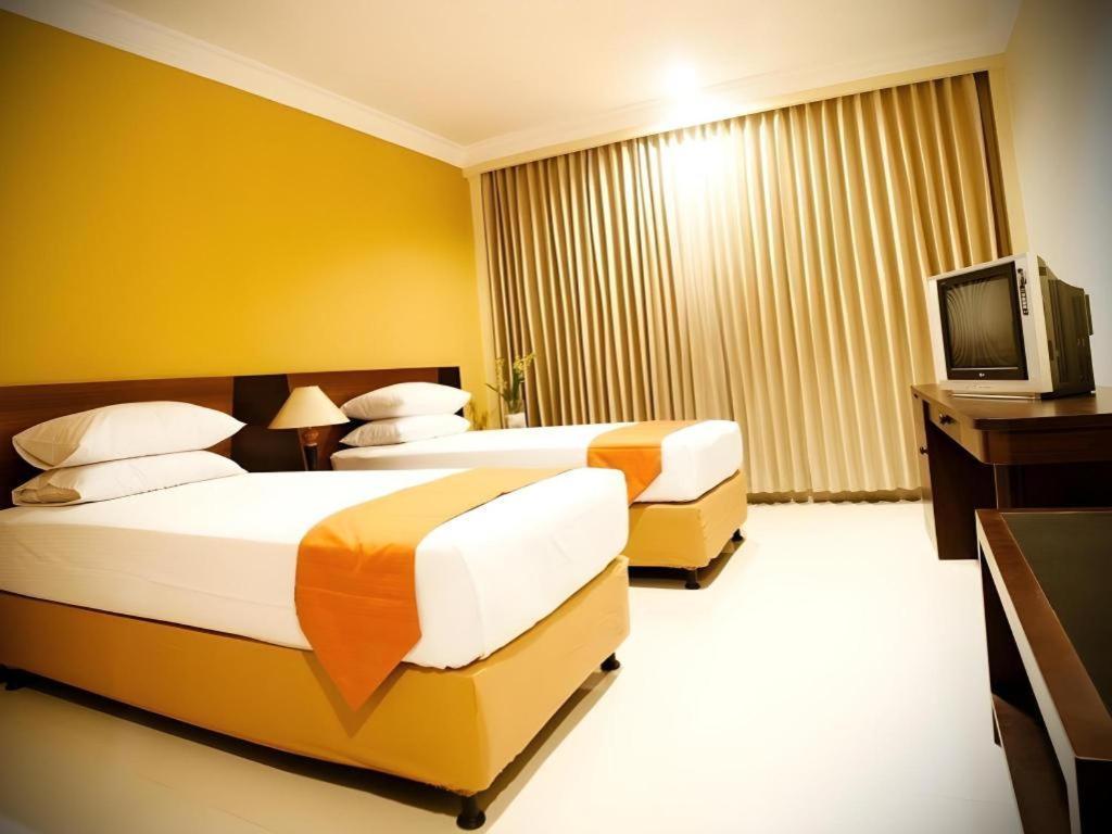Wonua Monapa Hotel Resort Kendari Bagian luar foto