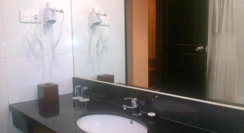 Wonua Monapa Hotel Resort Kendari Bagian luar foto