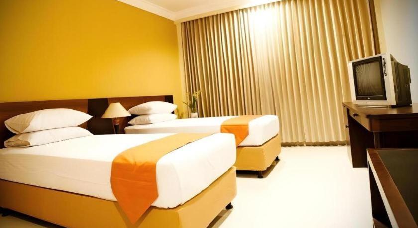 Wonua Monapa Hotel Resort Kendari Bagian luar foto