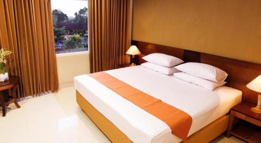 Wonua Monapa Hotel Resort Kendari Bagian luar foto