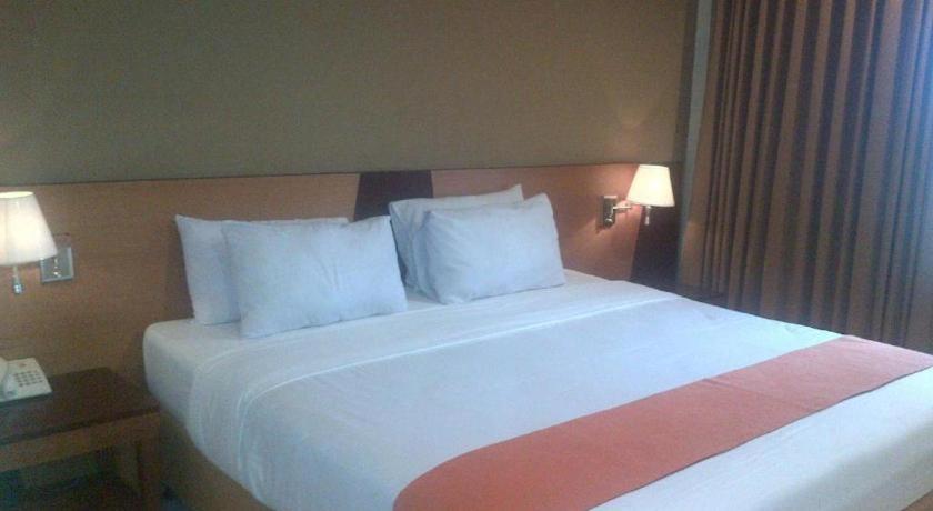 Wonua Monapa Hotel Resort Kendari Bagian luar foto